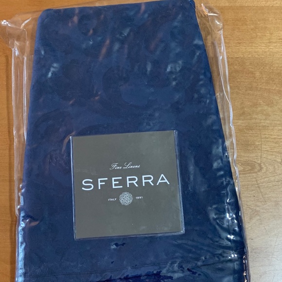SFERRA Tablecloth - Picture 1 of 5